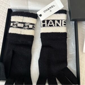 CHANEL Monochrome Knit Accessories
